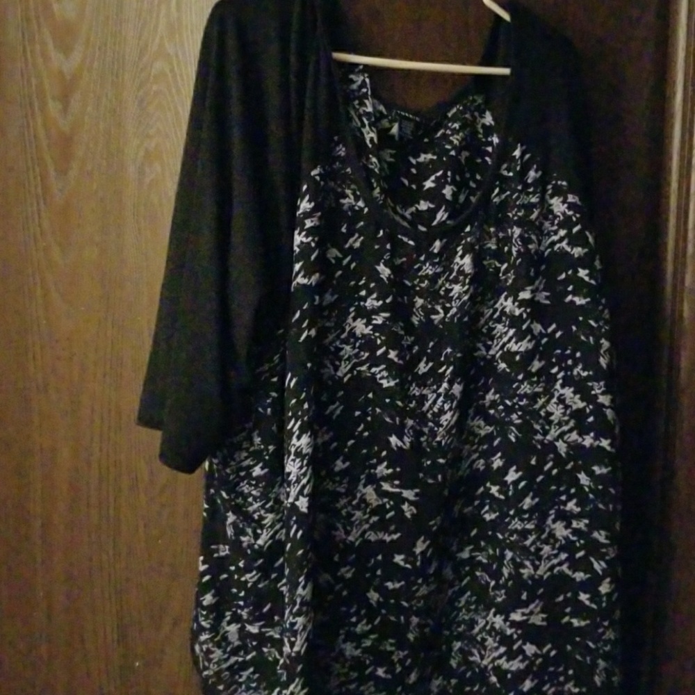 Torrid size 5 shirt